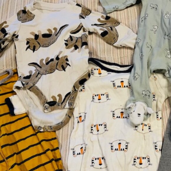 Super cute gender neutral baby bundle, almost all you need. - Picture 7 of 8